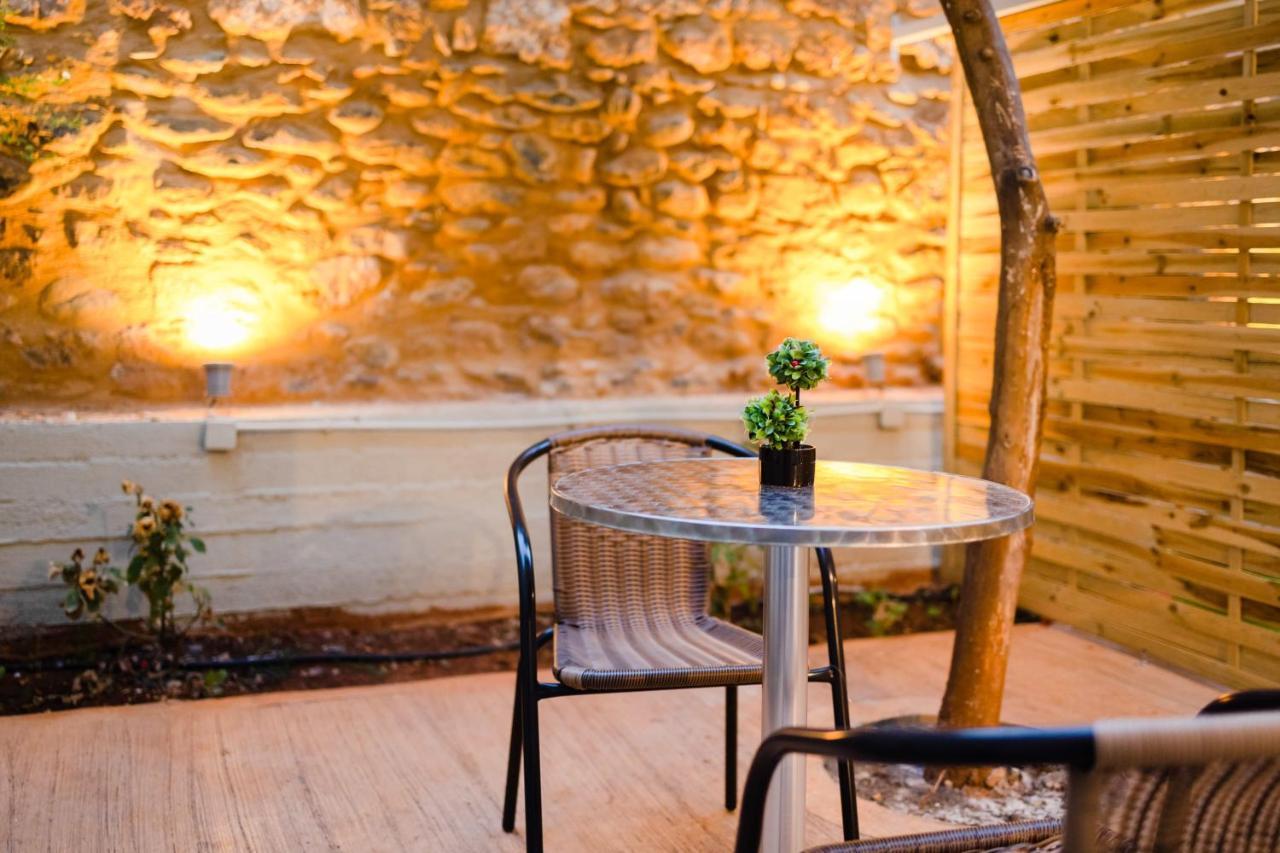 Uncover Kalamata'S Hidden Gem - Cosy City Nest 외부 사진