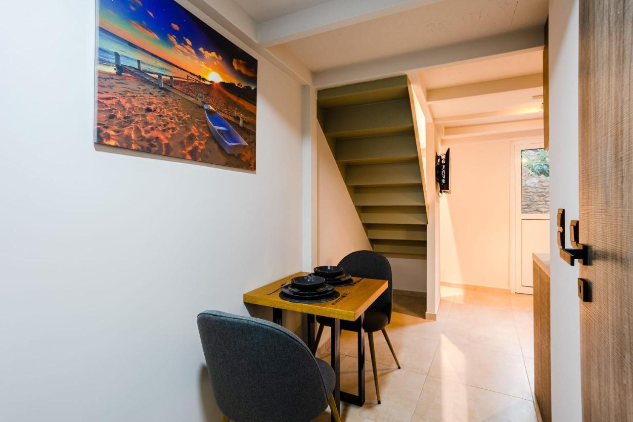 Uncover Kalamata'S Hidden Gem - Cosy City Nest 외부 사진